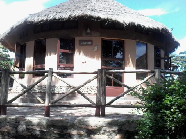 Готель Lakeside Escape - Uganda Mpenja Екстер'єр фото